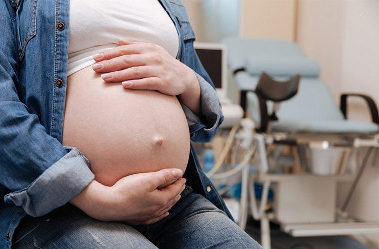 Что делать при появлении белых выделений при беременности в домашних условиях