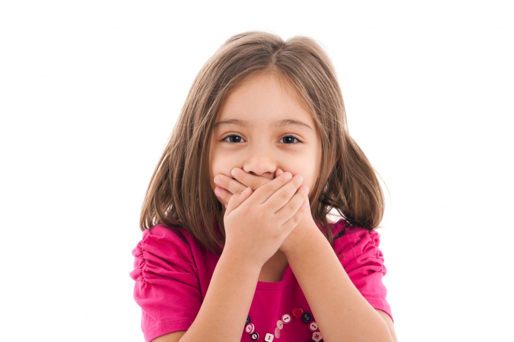 Симптомы запаха изо рта у ребенка